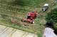 Luftbild: Maehdrescher im Feld bei Bingen